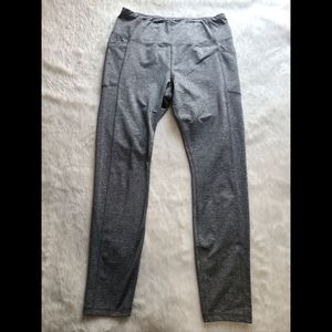 Gray workout leggings. L